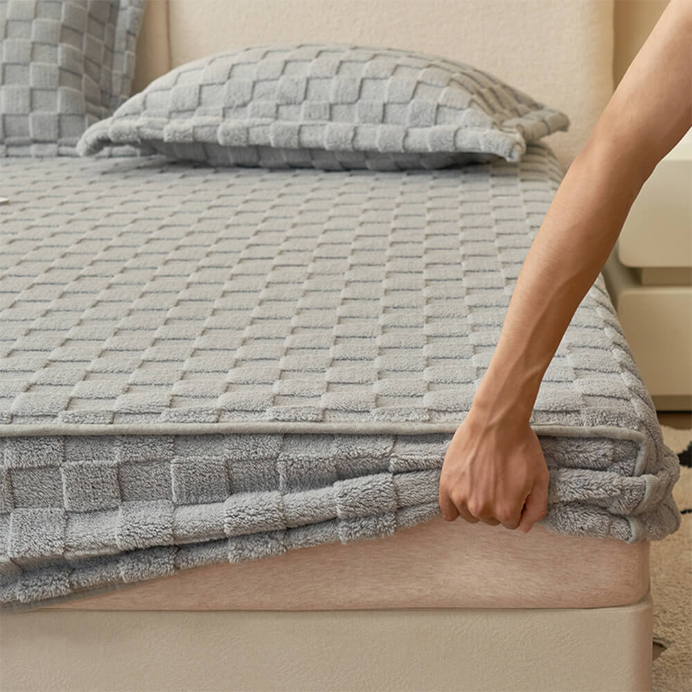 Premium Soft Checkerboard Plush Fitted Sheet Mattress Cover - Holidayae
